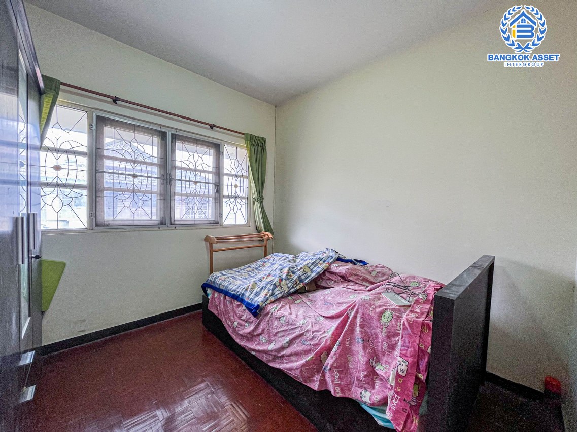 ทาวน์เฮ้าส์มือสองนนทบุรี ม.พฤกษา18/1 กาญจนาภิเษก เนื้อที่ 18 ตร.ว. ฟังก์ชัน 3 ห้องนอน 2 ห้องน้ำ 1 ที่จอดรถ บ้านสภาพดี บนทำเลแห่งการเดินทาง เพียง 10 นาทีถึงเซ็นทรัลเวสต์เกต และรถไฟฟ้าสายสีม่วง "สถานีตลาดบางใหญ่"